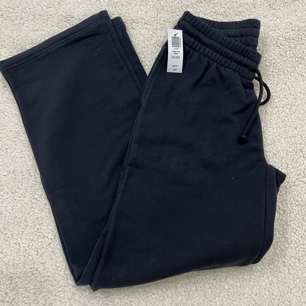 TNA Boyfriend Wide Sweatpant NWT - Picture 2 of 3